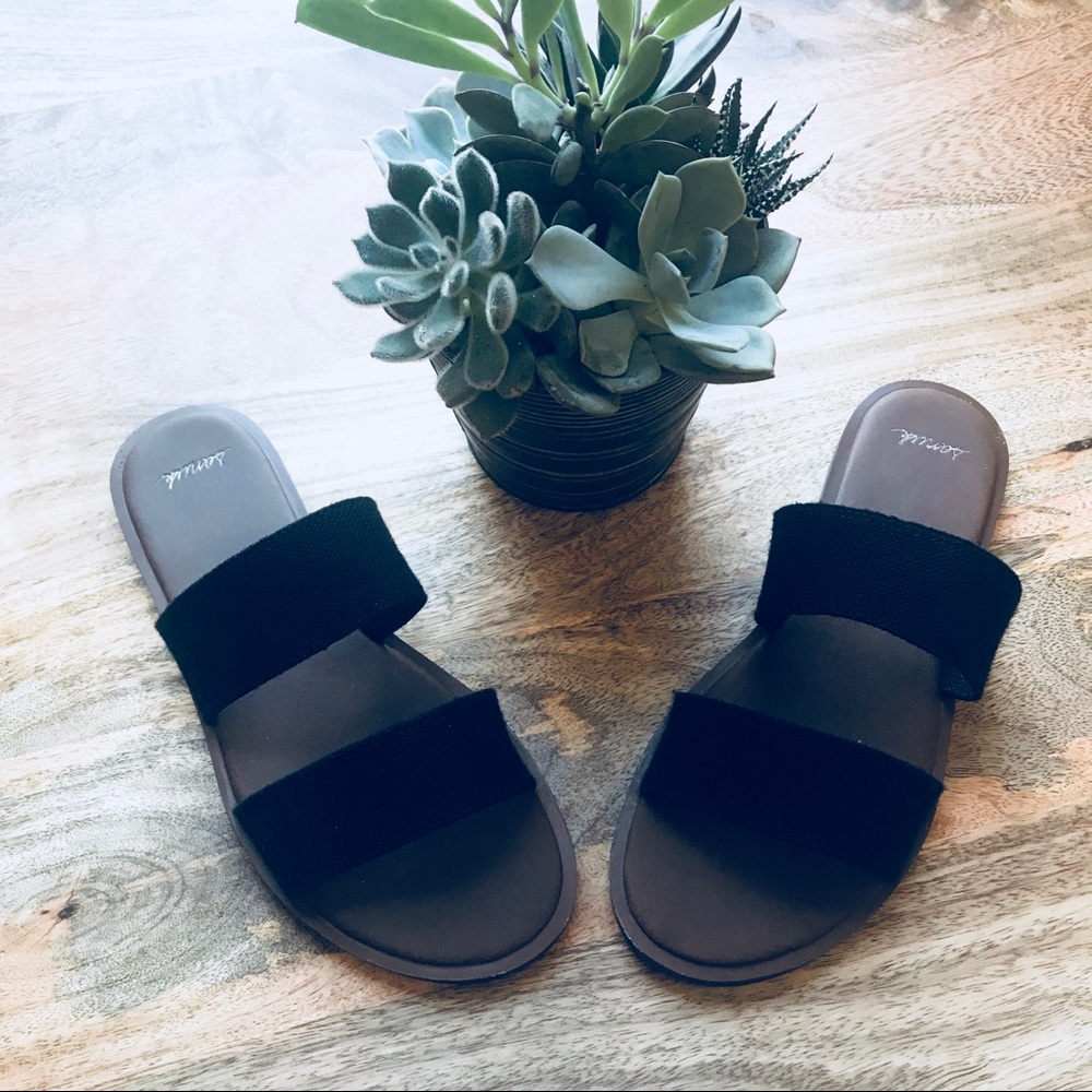 Sanuk Women’s Yoga Gora Sandal Sz. 7